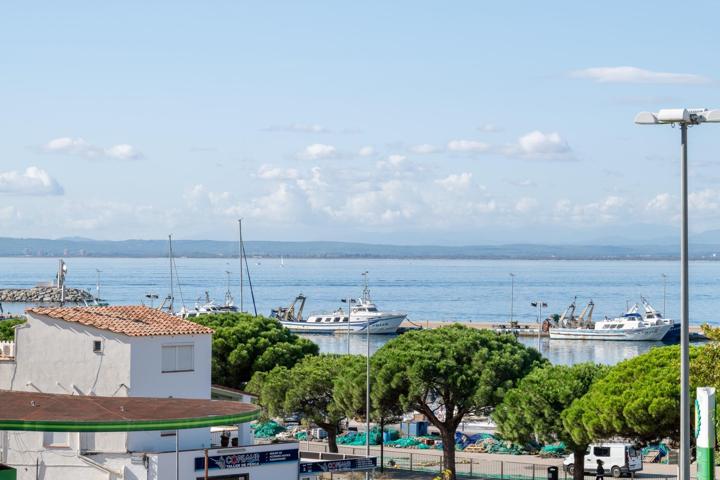 ¡Vistas espectaculares y luminosidad en un apartamento reformado! photo 0
