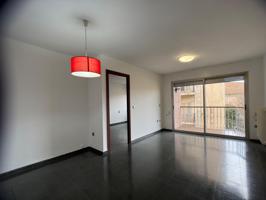 Piso muy céntrico de 4 habitaciones con plaza de parking doble y 2 terrazas photo 0