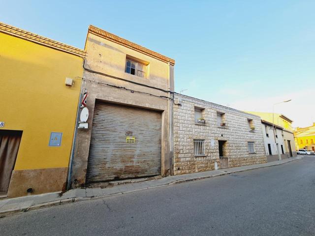SE VENDE local en el centro de Alagón. photo 0