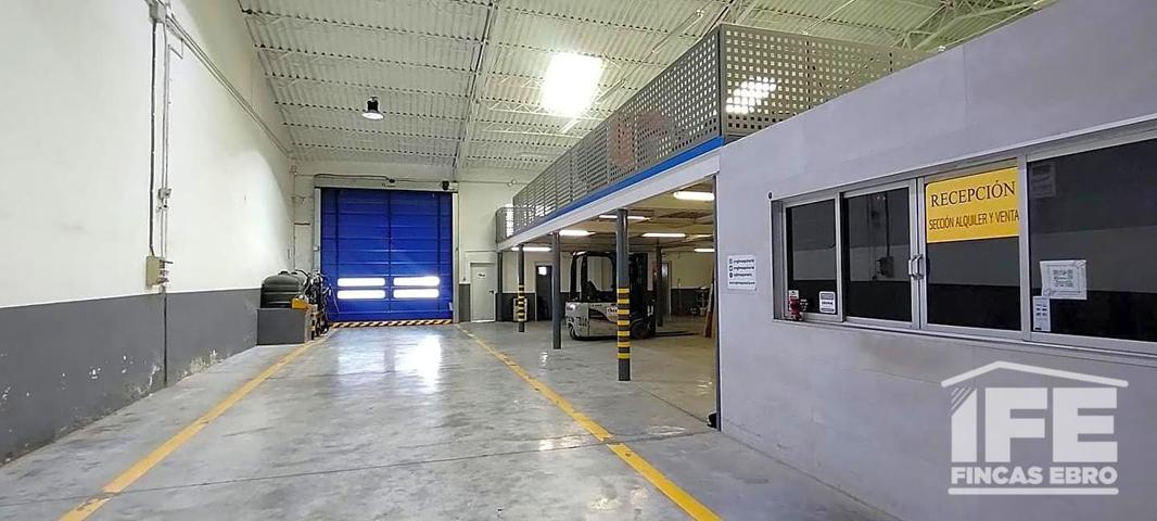 Nave comercial en zona residencial photo 0