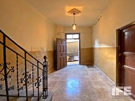 Gran casa de pueblo con acceso a dos calles en el centro histórico de Alagón photo 0