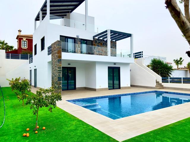 Vive el lujo en el paraíso del golf: ¡Tu nuevo hogar te espera en Ciudad Quesada!' ⛳🌞 photo 0
