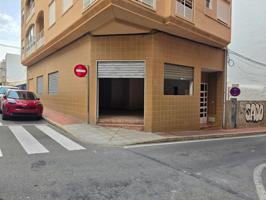 ALQUILER LOCAL ESQUINA DE 97 M2 photo 0