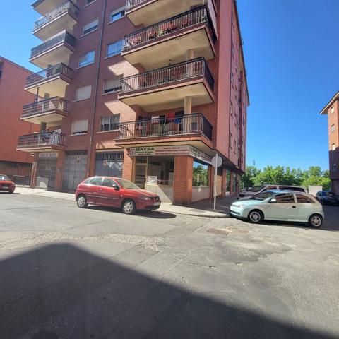 Local En venta en Ávila photo 0