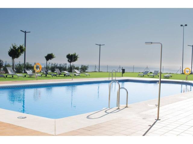 Vive la esencia del Mediterráneo en este piso de 3 dormitorios en Manilva con vistas al mar photo 0