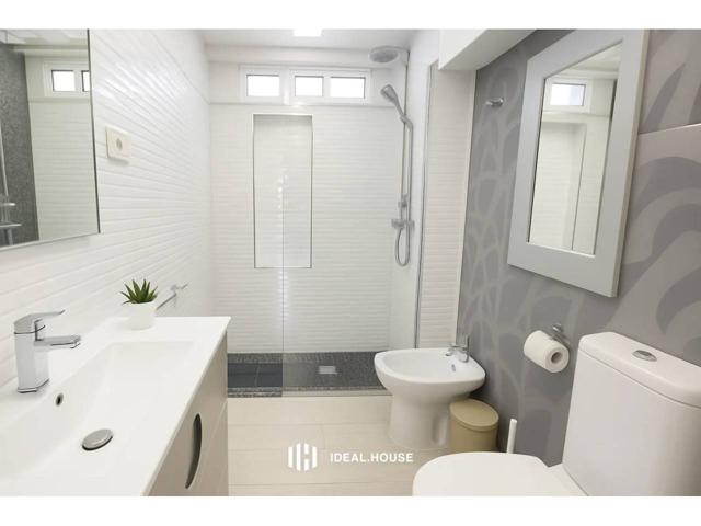 Exclusiva vivienda reformada en el corazón de Marbella, a solo 400 metros de la playa photo 0