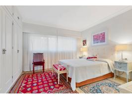 Piso en venta en Guadalmina Alta: amplitud, luz y vistas al golf photo 0
