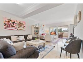 Piso en venta en Guadalmina Alta: amplitud, luz y vistas al golf photo 0