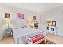 Piso en venta en Guadalmina Alta: amplitud, luz y vistas al golf photo 0