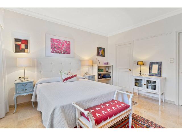 Piso en venta en Guadalmina Alta: amplitud, luz y vistas al golf photo 0