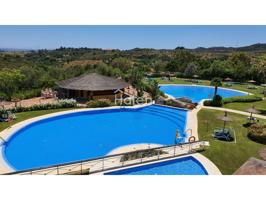 🥂 Estilo de vida exclusivo en Benahavís: apartamento con garaje y trastero incluidos photo 0