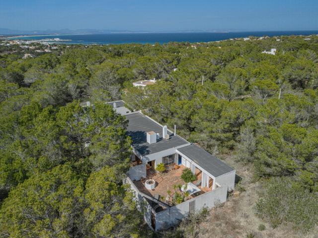 Casa única de estilo Bauhaus a unos pasos del mar en Formentera photo 0