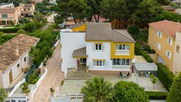 Chalet de 3 plantas con piscina a 800 m de la playa de Sa Coma photo 0