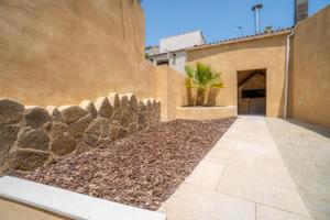 CASA DE PUEBLO EN VENTA RECIÉN REFORMADA CON PATIO photo 0