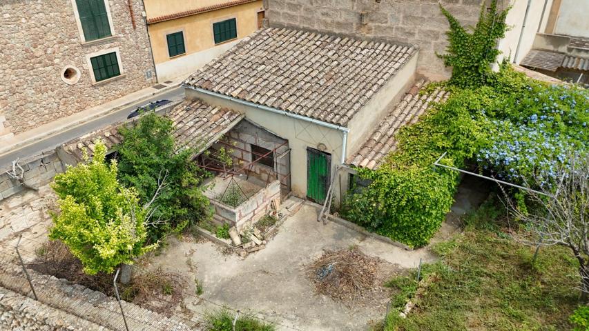 Vivienda para reformar de 2 plantas con gran jardín y garaje en Costitx photo 0
