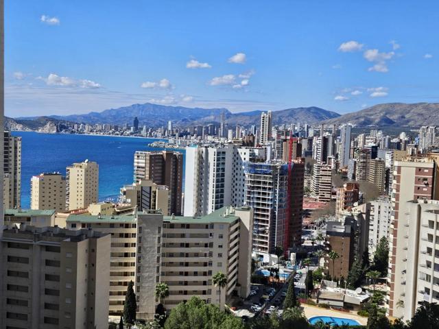 TU REFUGIO IDEAL EN BENIDORM: PISO CON VISTAS AL MAR Y A LA MONTAÑA photo 0