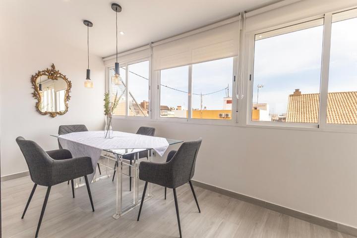PRECIOSO DUPLEX - ATICO, LISTO PARA VIVIR EN UNA ZONA TRANQUILA Y A UN PASO DEL MAR photo 0