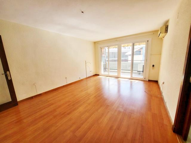 Tu nuevo hogar en el centro de Alicante con vistas al puerto y a la Avenida Maisonnave photo 0