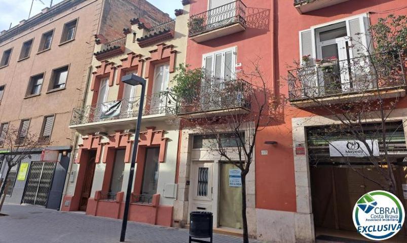 Unifamiliar adosada - Figueres photo 0