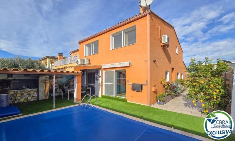 Unifamiliar adosada - Sant Pere Pescador photo 0