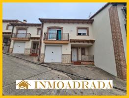 Inmoadrada vende bonito adosado con patio photo 0