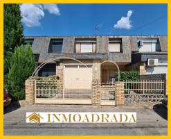 Adosado céntrico  con Garaje y dos patios photo 0