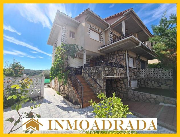 Inmoadrada vende bonito chalet céntrico con amplia parcela photo 0