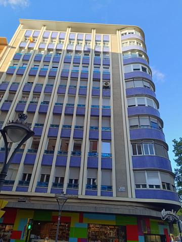Céntrico y con potencial: ideal para vivir o invertir. Una inversión con futuro o tu primera casa en el centro. photo 0