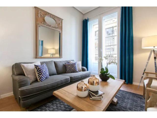 Apartamento con vistas a Puerta del Sol – 2 Dormitorios | 65 m² | Hasta 4 personas photo 0