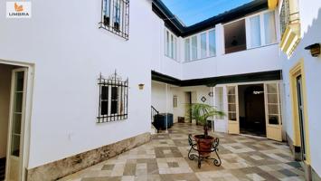 Espectacular casa de 2 plantas, con 2 viviendas, situada en pleno corazón de Jerez, lista para vivir photo 0