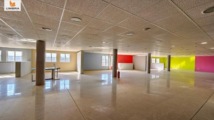 Más de 1.800 m2 en el corazón de Jerez: perfecto para academia, showroom, gimnasio o entidad pública photo 0