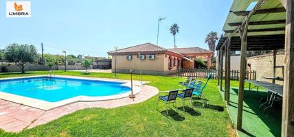Amplia parcela de 5.477 m² con vivienda unifamiliar, piscina y establos en la zona norte de Jerez photo 0