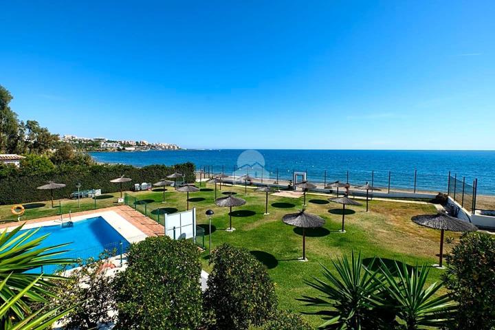 ATICO DUPLEX CON VISTAS AL MAR CON ACCESO DIRECTO A LA PLAYA. PISCINA-JARDINES- Estepona- photo 0