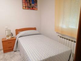 HABITACIÓN EN ÁTICO EN ZONA PILARICA CON BAÑO Y GASTOS INCLUIDOS. photo 0