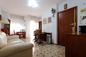 Piso en venta en Benalua photo 0