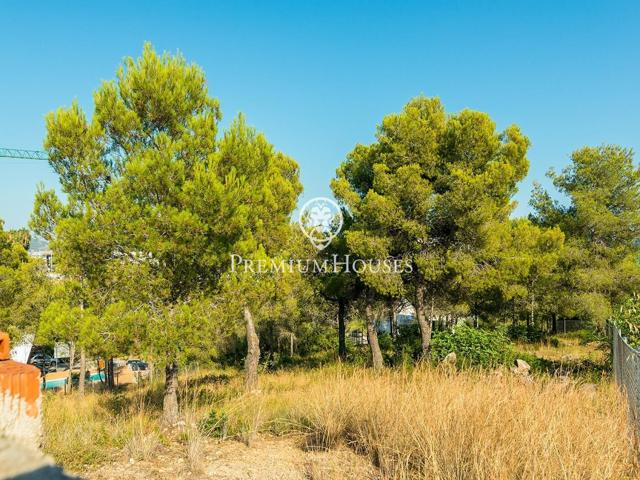 Gran terreno con vistas al mar y al golf a la venta en Can Girona, Sitges photo 0