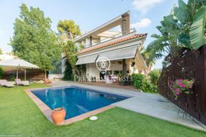 Casa con piscina a la venta en la urbanización Cinco Estrellas de El Catllar photo 0