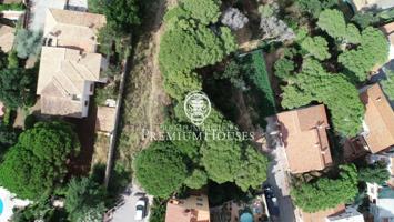 Terreno con vistas a la venta en Sant Feliu de Guixols para construir hasta 8 viviendas photo 0