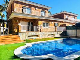 Bonita casa pareada con jardín y piscina privados a la venta en Roda de Bara, Tarragona photo 0