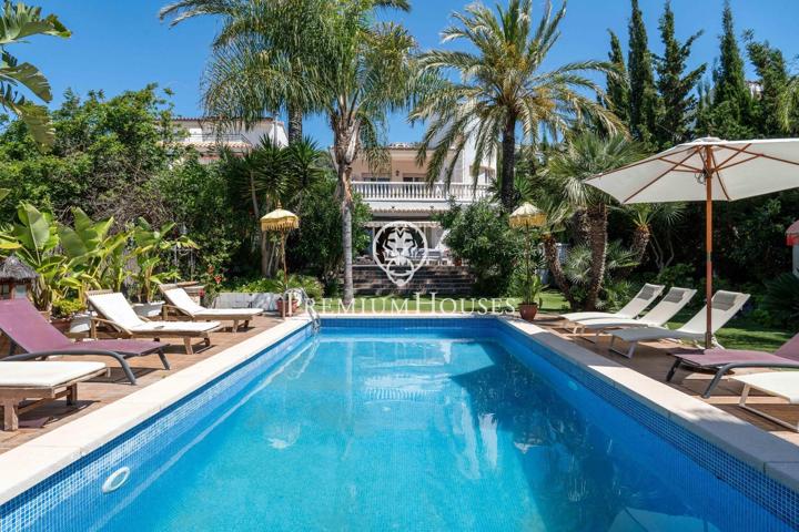 Casa independiente con jardín y piscina photo 0