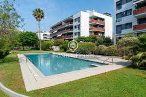 Piso con terraza y piscina comunitaria en La Plana photo 0