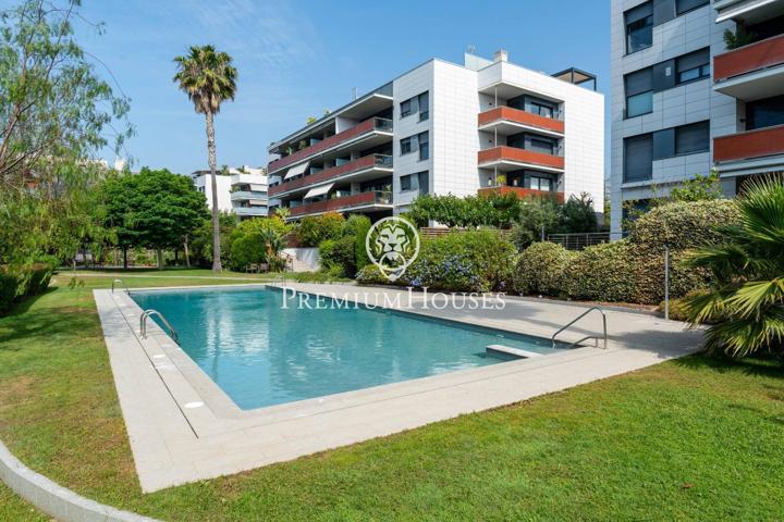 Piso con terraza y piscina comunitaria en La Plana photo 0