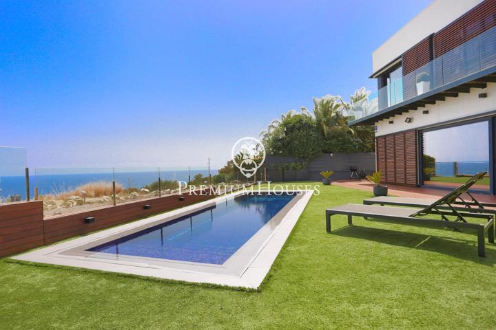 Casa independiente a la venta con vistas al mar en Montgavina photo 0