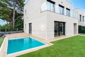 Obra nueva con piscina en Vilafortuny photo 0