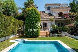 Casa con piscina y jardín en Vilafortuny photo 0