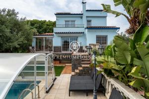 Casa independiente con piscina en Vallpineda photo 0