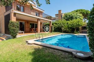 Casa independiente con piscina y jardín en Vilafortuny photo 0