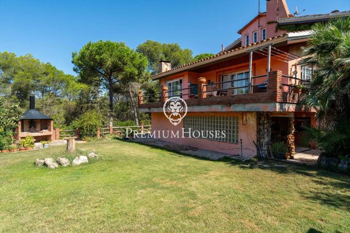 Casa independiente con jardín y vistas despejadas en Begues photo 0