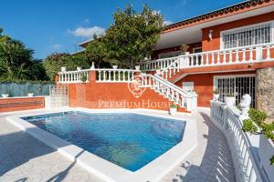 Casa independiente con piscina y jardín en Montmar photo 0