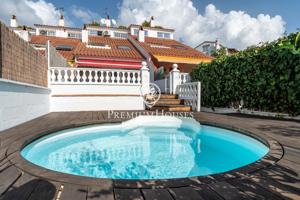 Adosado con piscina y vistas despejadas en Vallpineda photo 0